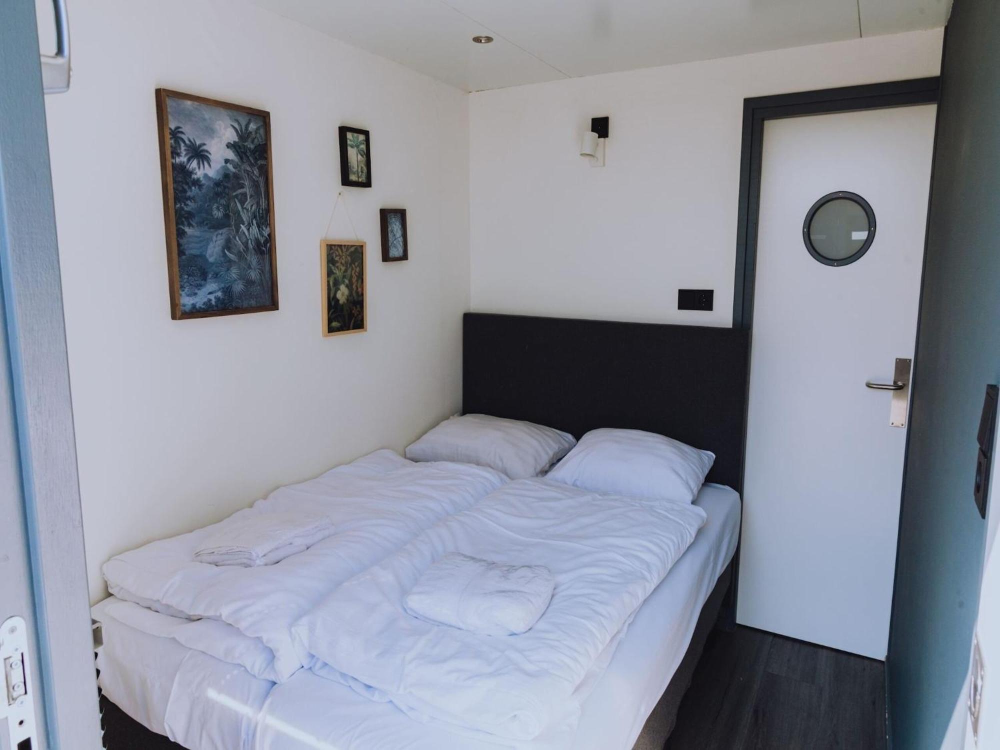 Modern Houseboat With Air Conditioning Located In Marina Uitgeest Екстер'єр фото