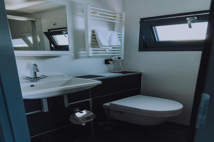 Modern Houseboat With Air Conditioning Located In Marina Uitgeest Екстер'єр фото