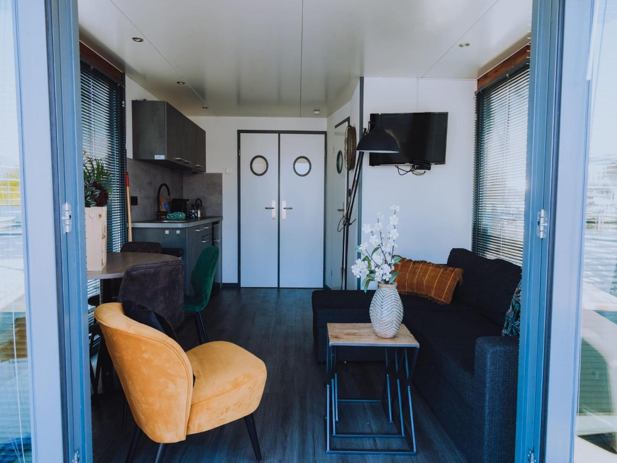 Modern Houseboat With Air Conditioning Located In Marina Uitgeest Екстер'єр фото
