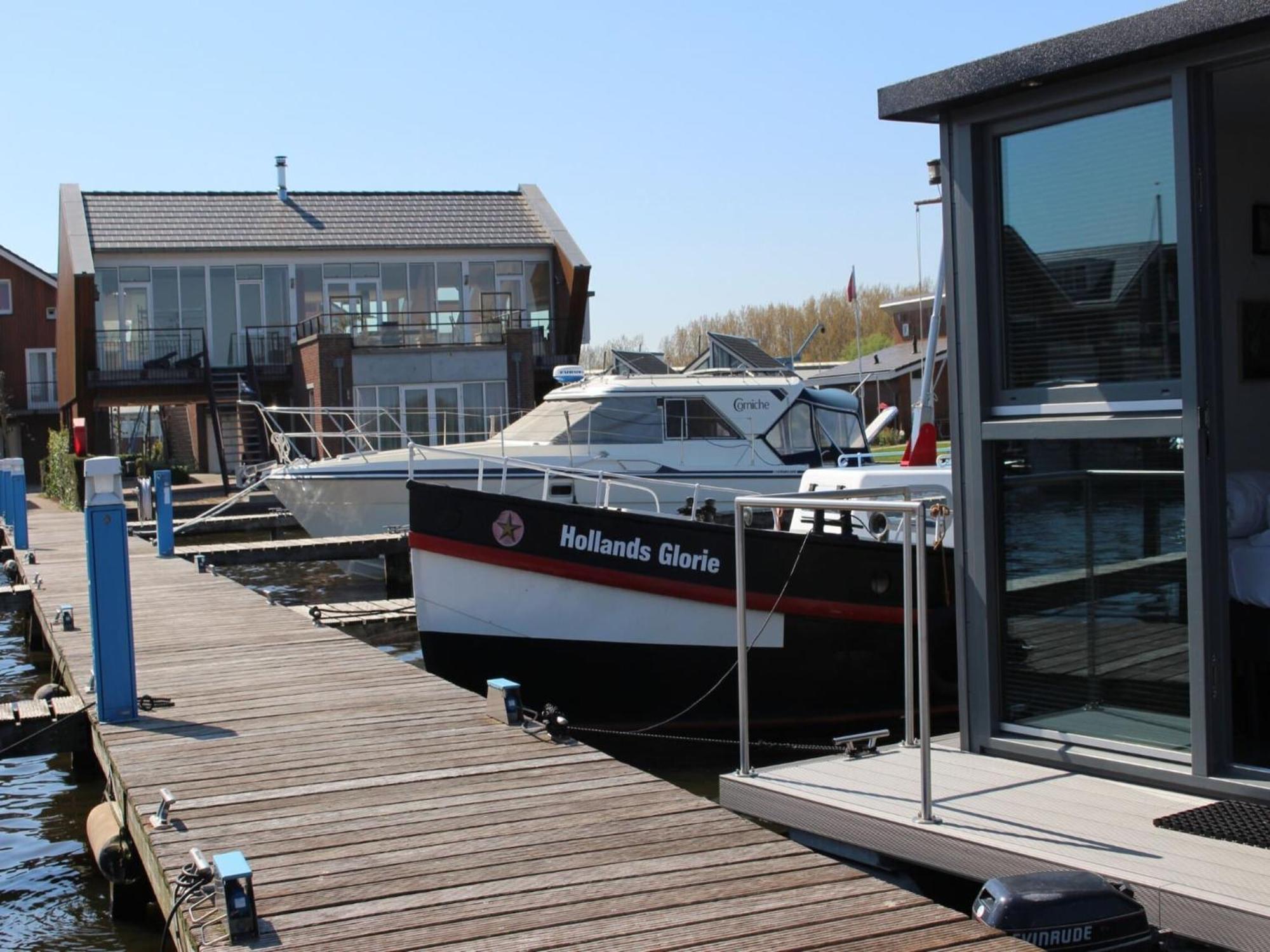Modern Houseboat With Air Conditioning Located In Marina Uitgeest Екстер'єр фото