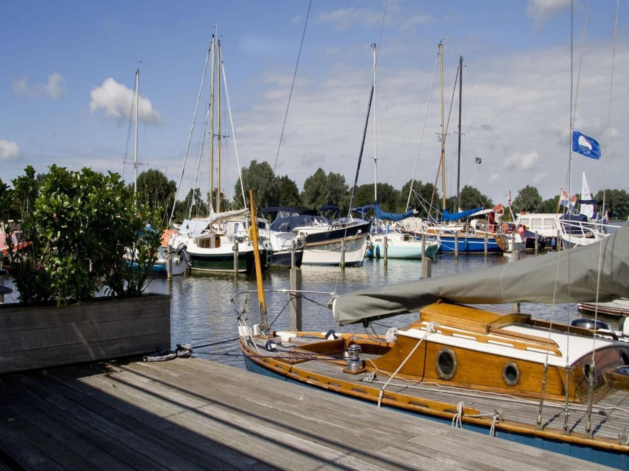 Modern Houseboat With Air Conditioning Located In Marina Uitgeest Екстер'єр фото