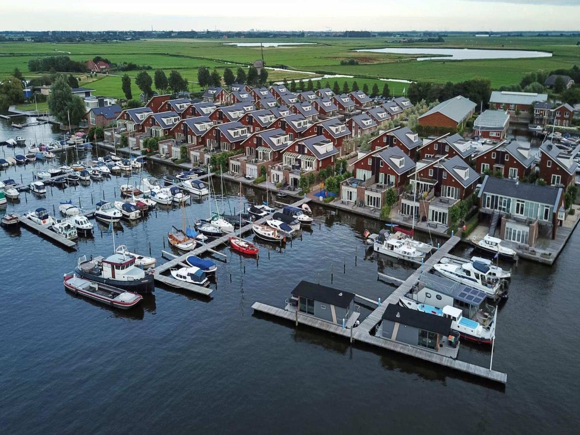 Modern Houseboat With Air Conditioning Located In Marina Uitgeest Екстер'єр фото