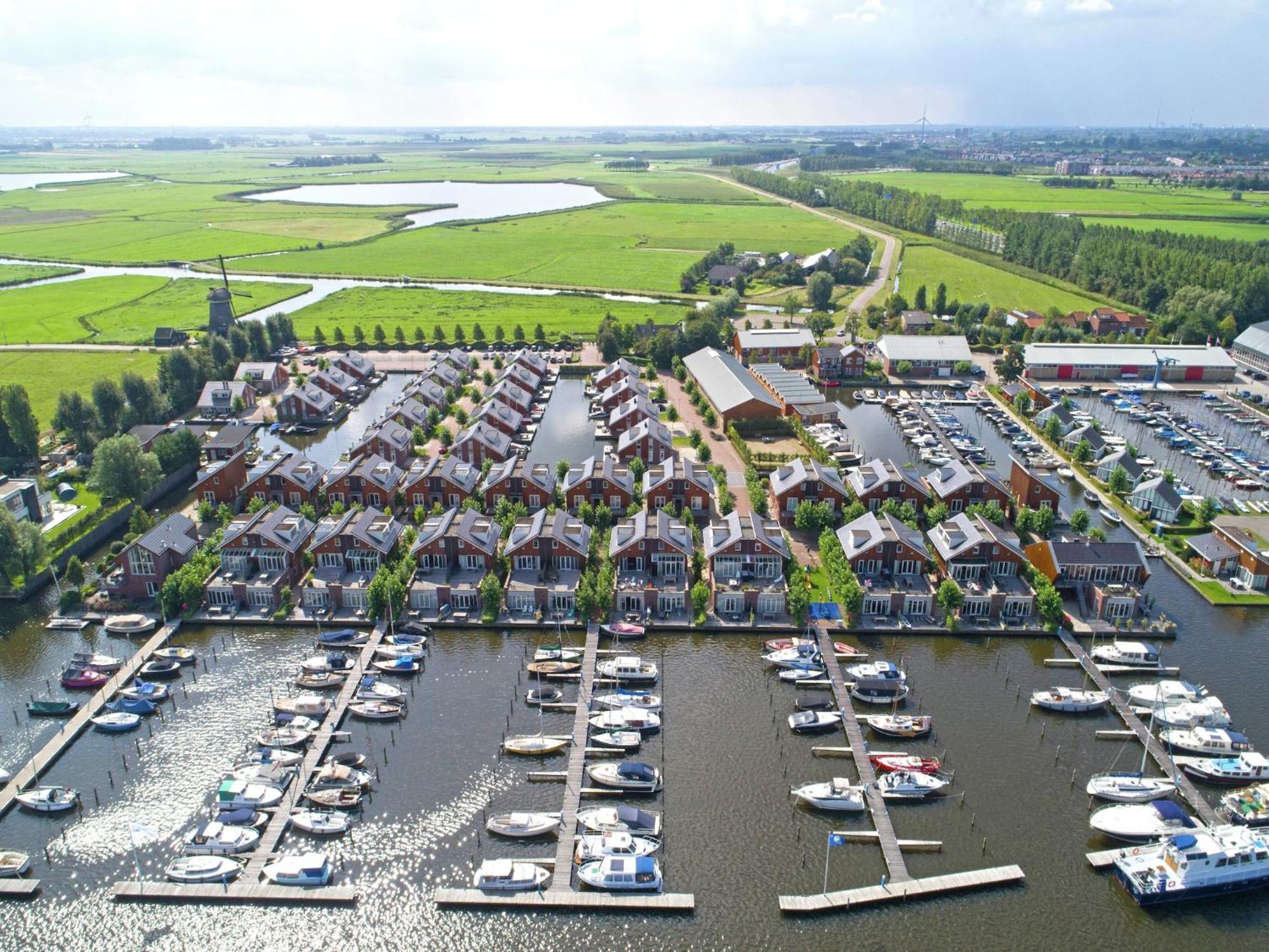 Modern Houseboat With Air Conditioning Located In Marina Uitgeest Екстер'єр фото